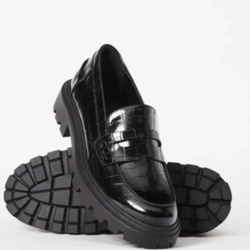 JustFab Colette Black Croc Lug Sole Loafers Women's Size 8.5 New With Box